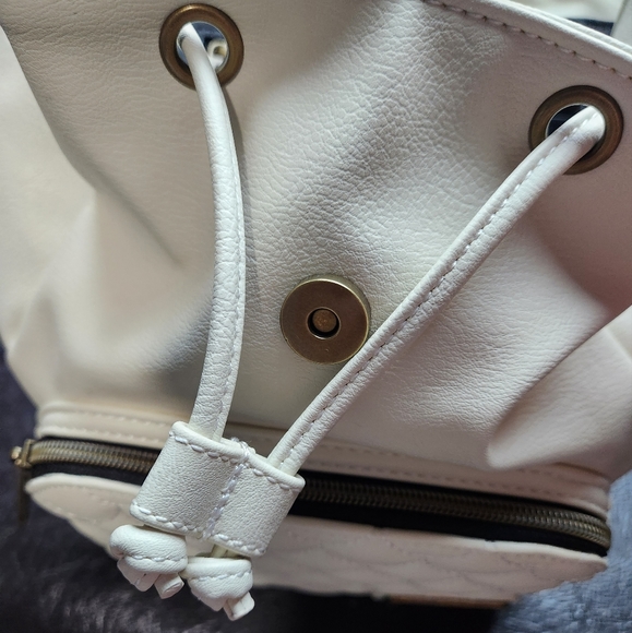 Hedwig Harry Potter Loungefly Backpack - Picture 8 of 11